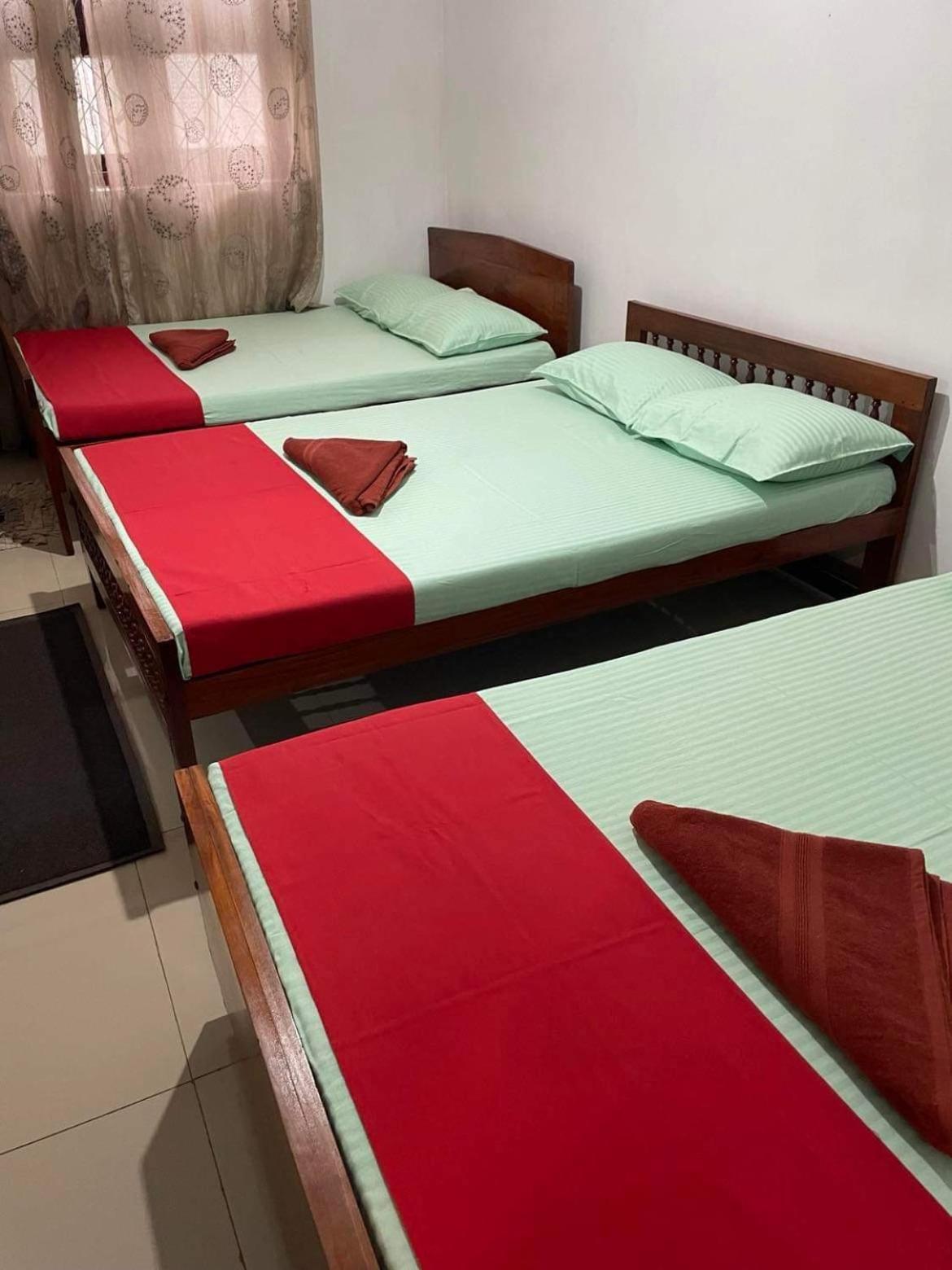 אנוראדפורה Olivia Homestay מראה חיצוני תמונה