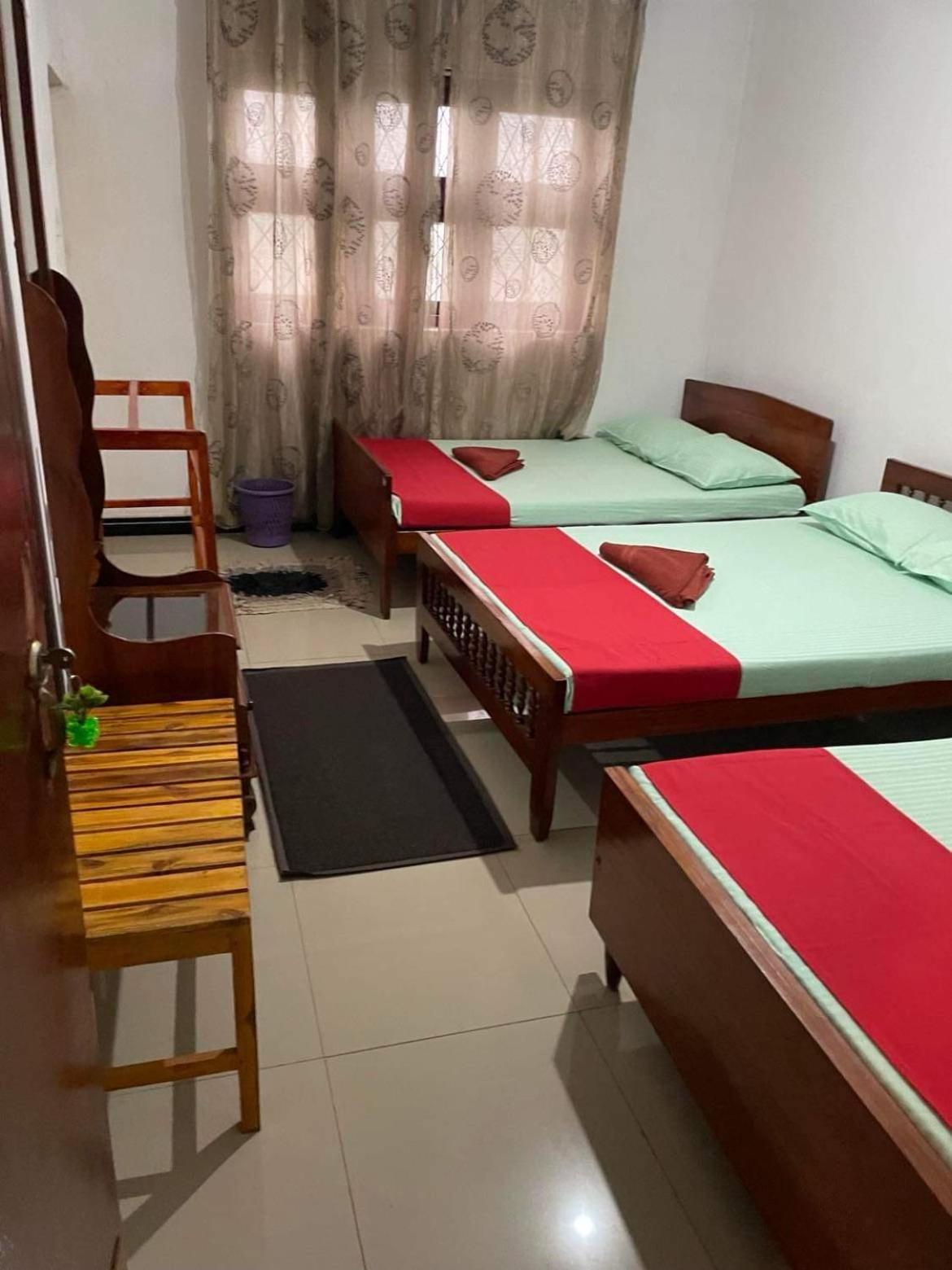 אנוראדפורה Olivia Homestay מראה חיצוני תמונה